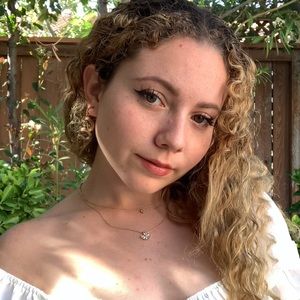 Meet your Posher, Daniela